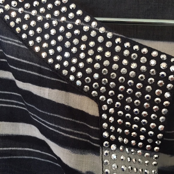 St. John Top So Ca Top - Picture 3 of 5